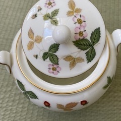 ウェッジウッド ワイルドストロベリー ティーポット シュガーポット クリーマーの画像