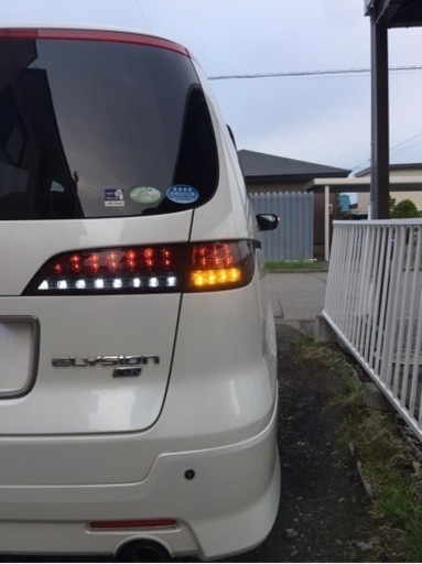 エリシオン　フルLEDテールランプ