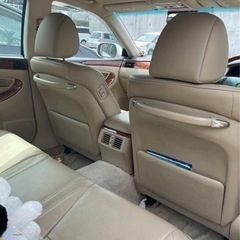 人気の3000ccモデルのクラウンの画像