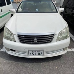 人気の3000ccモデルのクラウン