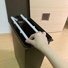 ニトリのペダル式分別ゴミ箱　茶色　30リットルの画像