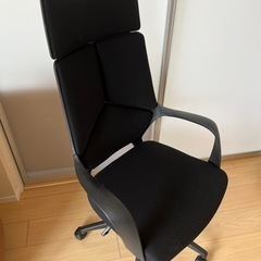 デスクとチェアのセットの画像