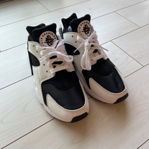NIKE ハラチスニーカー【27.5cm 白黒】