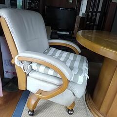 ちょっと豪華な円テーブル