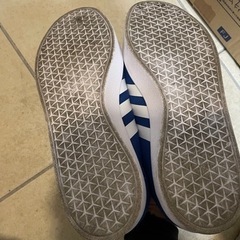 adidasスニーカー　靴の画像