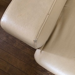 ソファーです  22日まで問い合わせが無ければ捨てますの画像