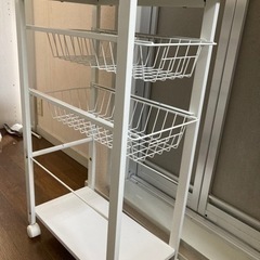 ラック　キャスター動きます