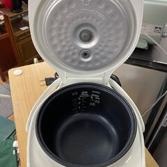 【リサイクルショップどりーむ鹿大前店】No209　炊飯器　タイガー炊きたて　2017年製　3合炊き　JAI-R551の画像