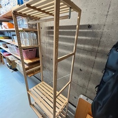 パイン素材のウッドシェルフの画像