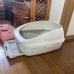 キャットケージ3段とシステムトイレ