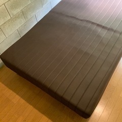 セミダブルベッド (足付きマットレス)の画像