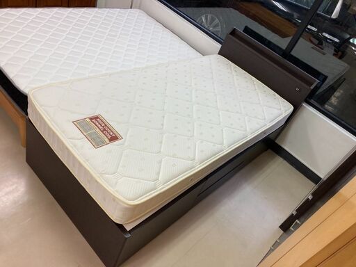 人気の引き出し収納付きのシングルベッド　ニトリ