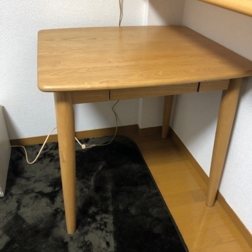 ダイニングテーブル