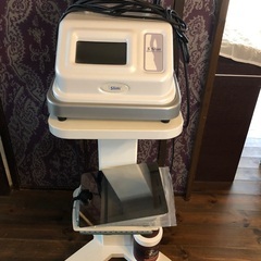 エステ機器　(浮腫みセルライトなどに)