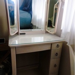 中古　ドレッサー&イスのセット　東京インテリアの画像