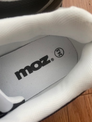 moz スニーカー