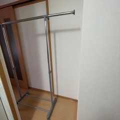 ハンガーラック【27日まで】の画像