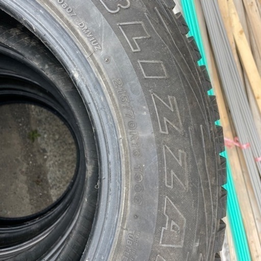 ブリヂストン　DM-V1  215/70R16