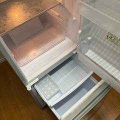 シャープ製冷蔵庫137Lの画像