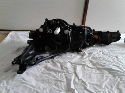 状態良好　右単品トヨタカローラセダン　純正　右LEDヘッドライト
