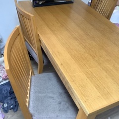 木製ダイニングセットの画像