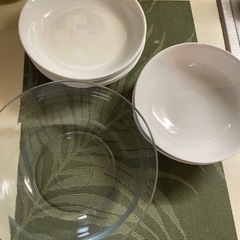 無料！白いお皿とサラダボール