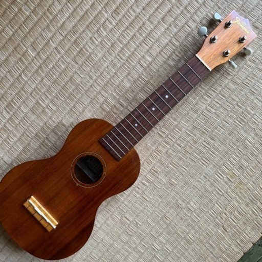 【限定7月まで！】ウクレレ美品 famous オイル、ケース、カポ、音調整付き