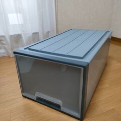 プラスチック収納ケース（高さ29cm)　差し上げます