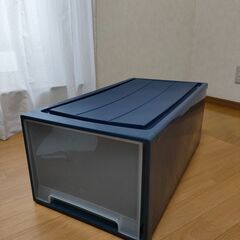 プラスチック収納ケース（紺色、高さ29cm) 差し上げます