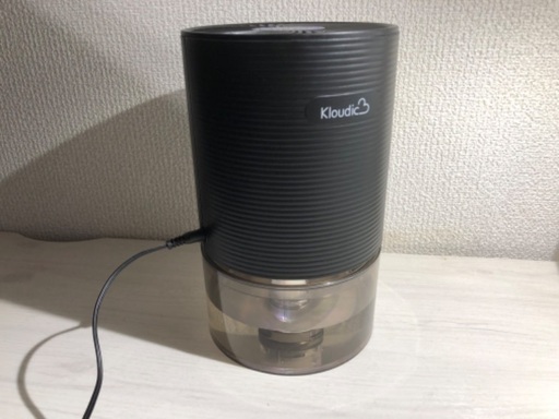 小型 除湿機 (ほぼ新品)
