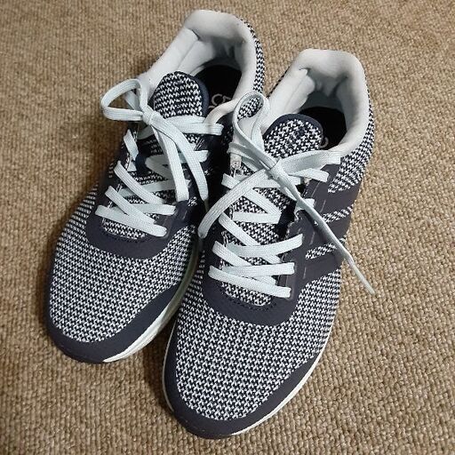 アディダスadidasスニーカー23.5サイズ