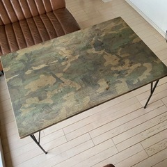 カモフラ柄天然木、アイアンテーブル　ダイニングテーブル