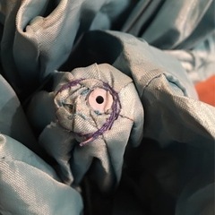 外薄い青　内銀色　折りたたみ傘　袋あり　破損ありの画像