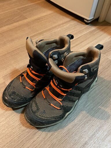 【SALE】ADIDAS ハイキング・山登ブーツ 　1/15まで4200円