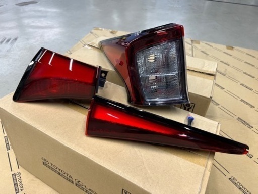 プリウス　50後期　テールランプ左右セット　超美品！
