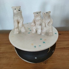 しろくま親子のふた付き器の画像
