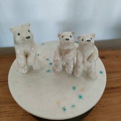 しろくま親子のふた付き器の画像