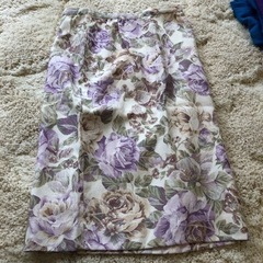 スカート4点とカーディガンの画像