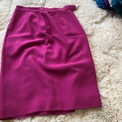 スカート4点とカーディガンの画像