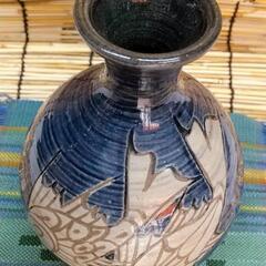 壺屋焼き + ミンサー織り敷物の画像