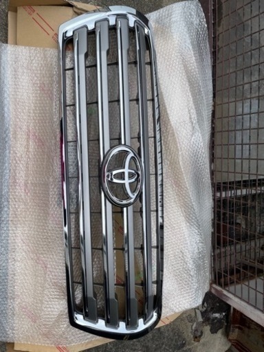 トヨタ純正　ランクル　グリル　メッキ　新品未使用　新車外し