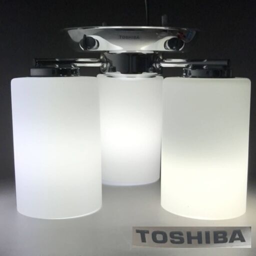 FI9/46　TOSHIBA 東芝 シャンデリア 3灯 天井照明 4.5畳用 ガラス 乳白色 照明器具 14年製 LEDランプ取付可 電気 ライト シンプル ②