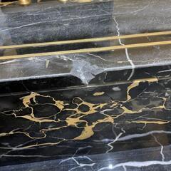 大理石の補修作業 リペア