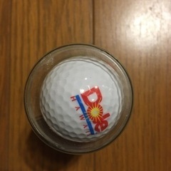 ハワイで購入した新品未使用のゴルフボールと木製？ピン6本セットの画像