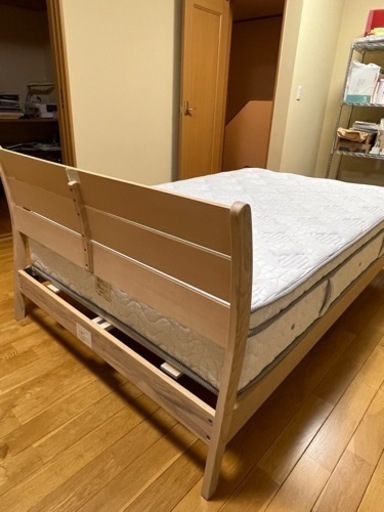 セミダブルベッド