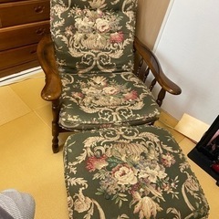 カリモク リクライニングチェア オットマン付きの画像