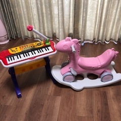電子ピアノと揺れ揺れ乗馬