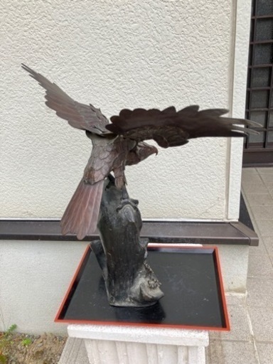 鷹の置物