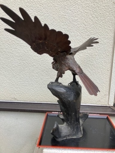 鷹の置物