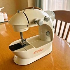 お相手決まりました。募集停止です。おもちゃみたいなミシンの画像